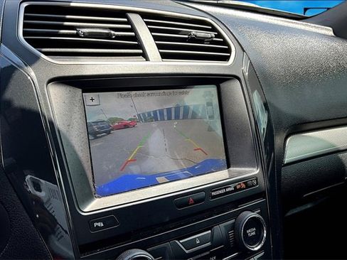 Used 2018 Ford Explorer XLT w/ Equipment Group 202A image 20