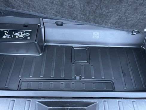 Used 2024 Subaru Ascent Premium w/ Convenience Package image 12