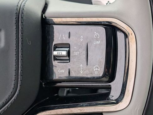 Used 2025 Land Rover Range Rover Velar S image 30