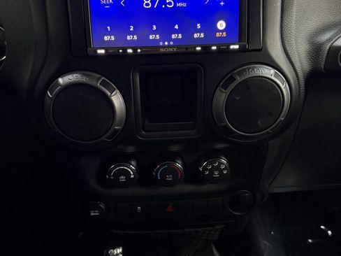 Used 2018 Jeep Wrangler Sport AWD/4WD image 22
