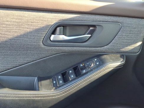 Used 2023 Nissan Rogue SV image 23