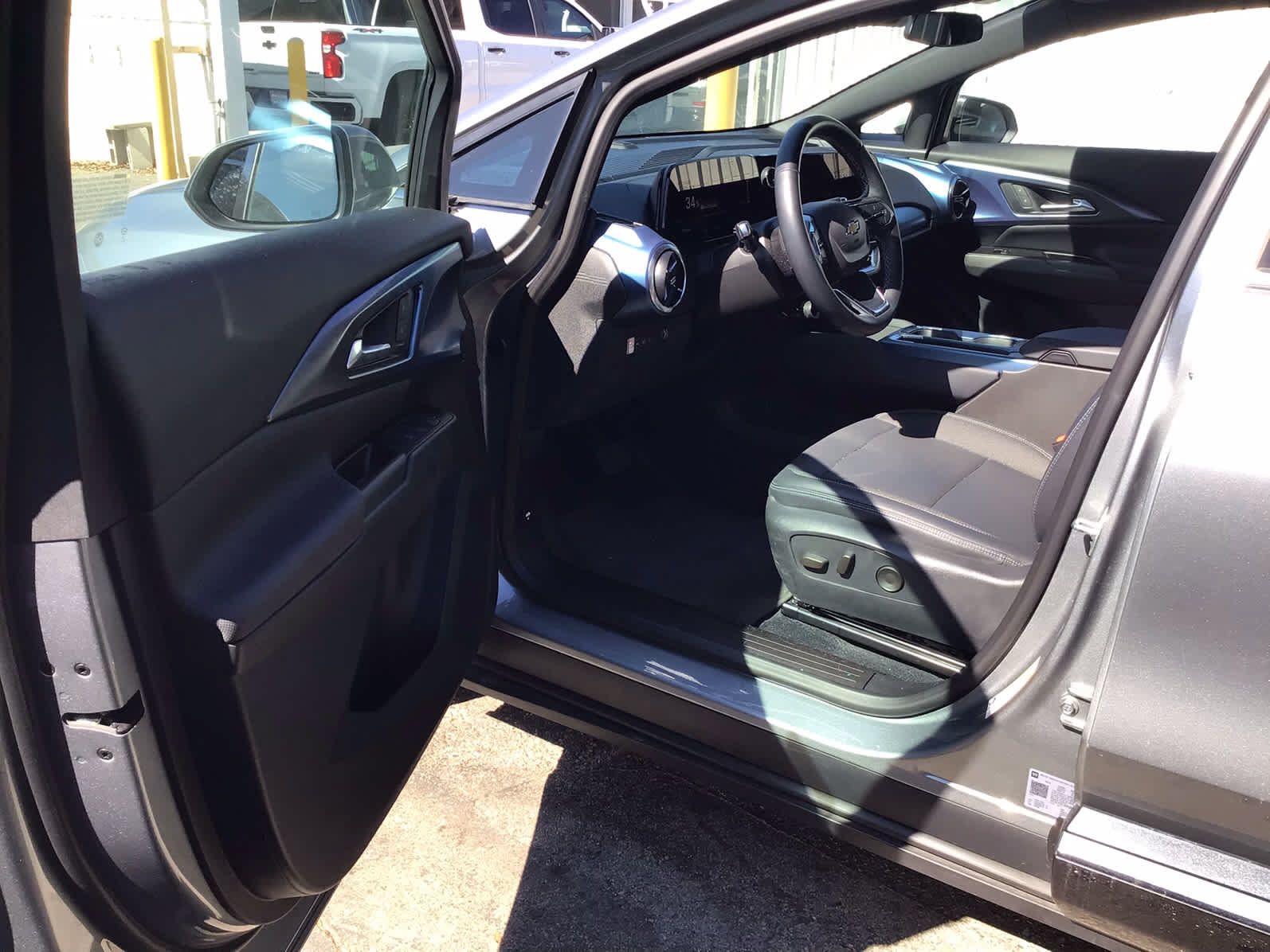 Used 2024 Chevrolet Equinox EV LT FWD image 5
