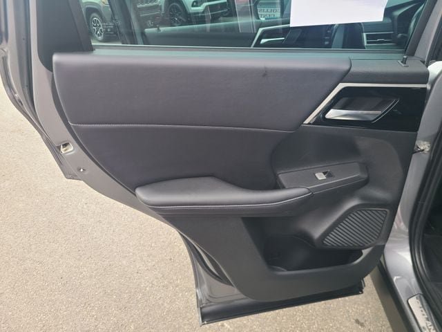 Used 2023 Mitsubishi Outlander SE AWD/4WD image 16