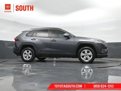 Used 2021 Toyota RAV4 LE AWD/4WD image 36