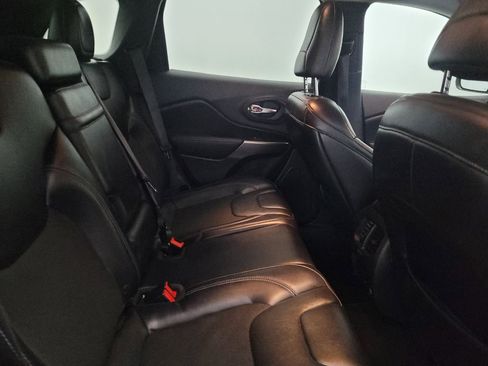Used 2019 Jeep Cherokee Latitude Plus w/ Comfort/Convenience Group AWD/4WD image 19