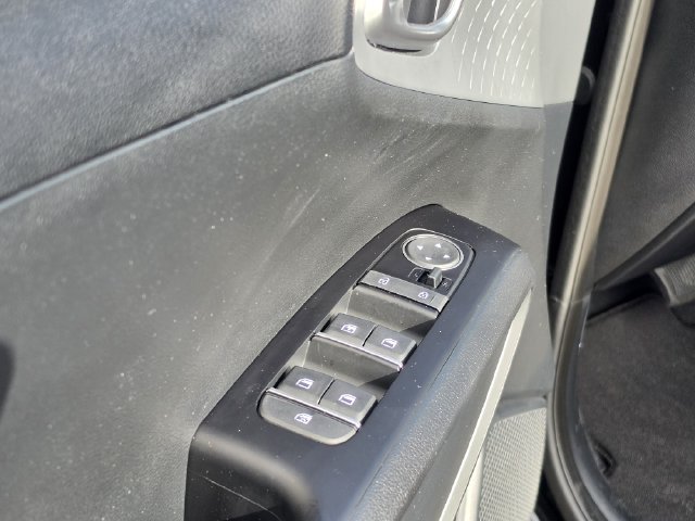 Certified 2025 Kia Soul LX FWD image 16