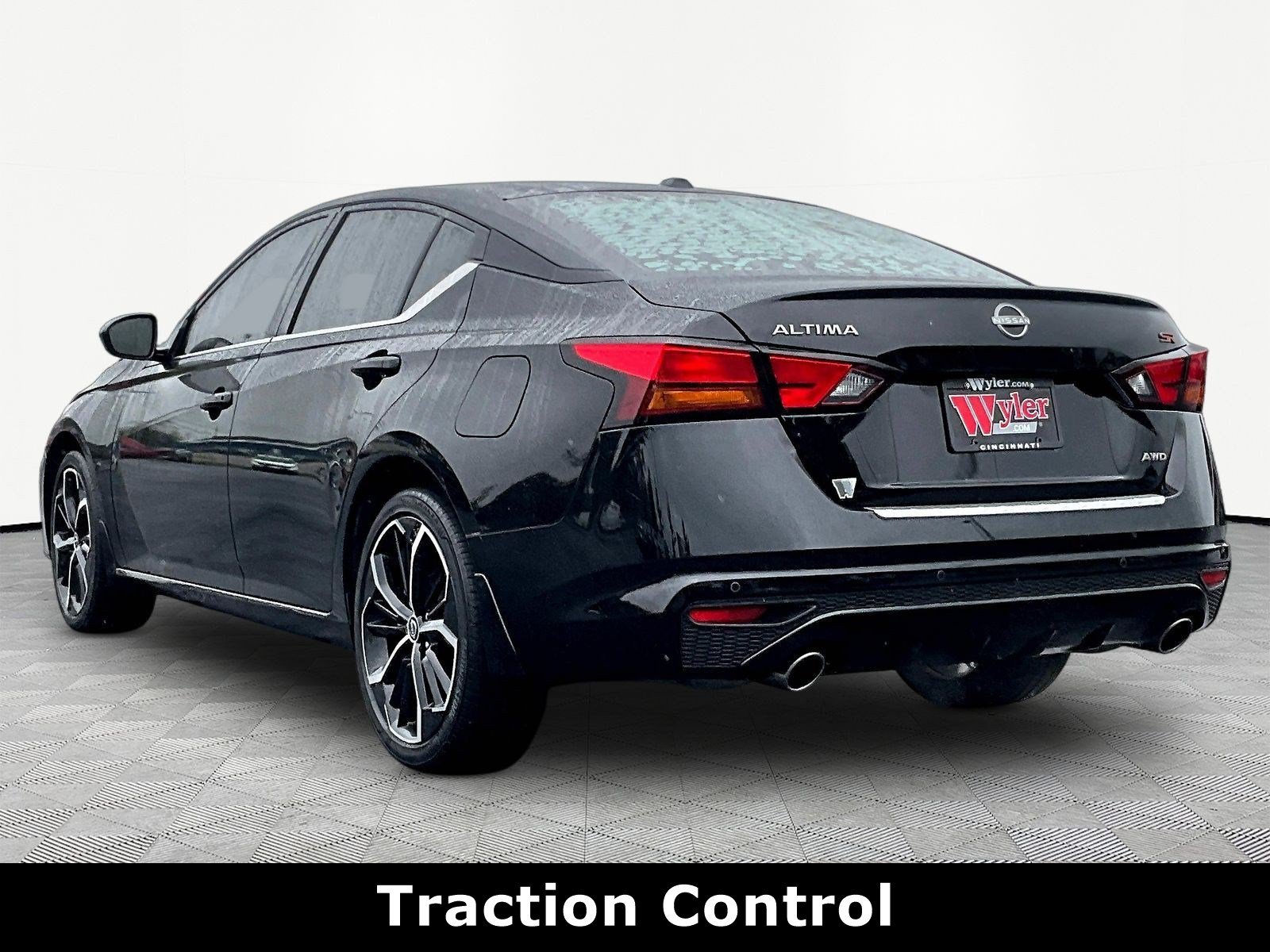 Used 2023 Nissan Altima 2.5 SR AWD/4WD image 4