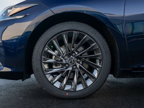 New 2025 Lexus ES 350 Ultra Luxury image 11