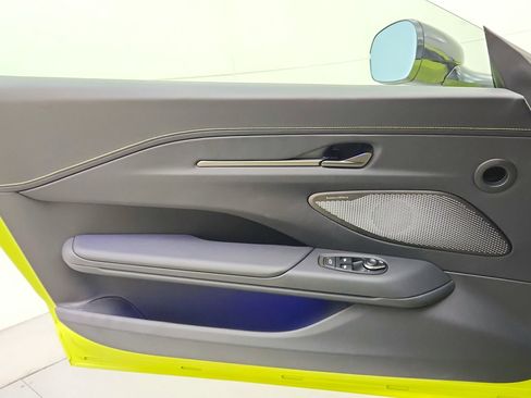 Used 2025 Aston Martin V8 Vantage Coupe image 15