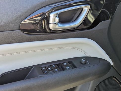 Used 2025 Jeep Compass Limited image 16