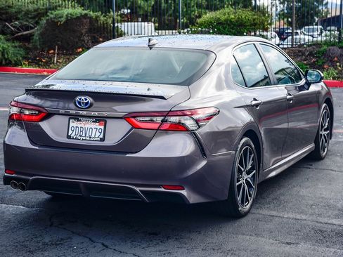 Used 2023 Toyota Camry SE image 7