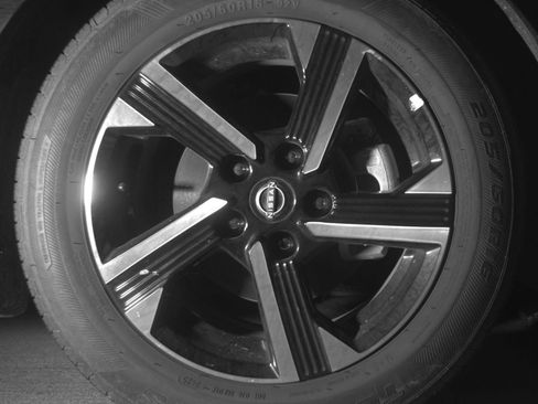 Used 2025 Nissan Sentra SV FWD image 13