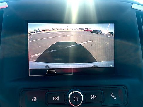 Used 2024 GMC Terrain SLE w/ Driver Convenience Package FWD image 9