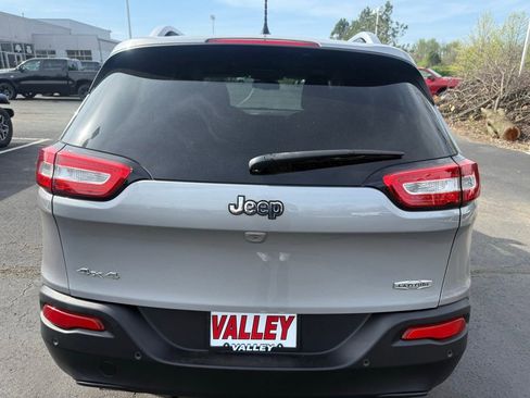 Used 2015 Jeep Cherokee Latitude w/ Comfort/Convenience Group AWD/4WD image 4