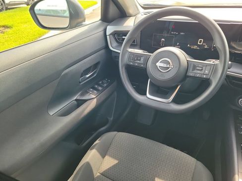 Used 2025 Nissan Kicks S FWD image 15