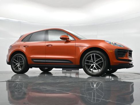 Certified 2024 Porsche Macan AWD/4WD image 25