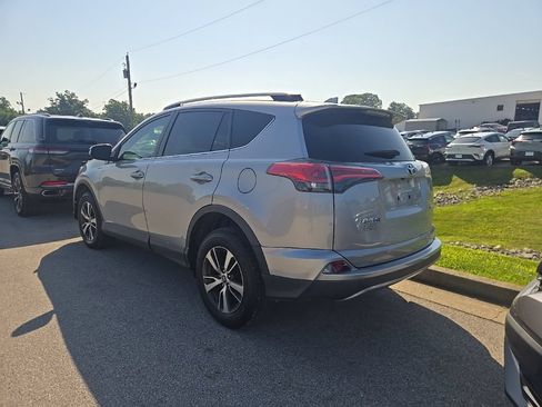 Used 2018 Toyota RAV4 XLE FWD image 4