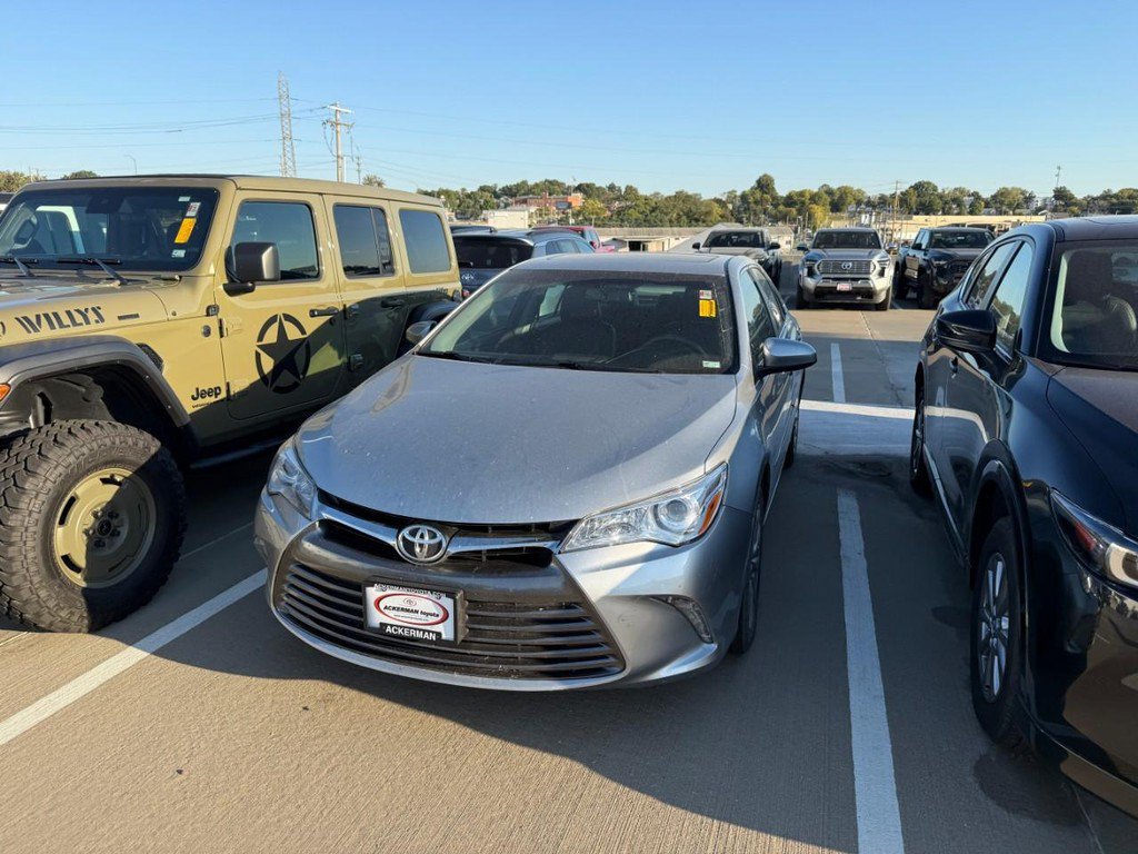 Used 2015 Toyota Camry XLE w/ Moonroof Package FWD image 6