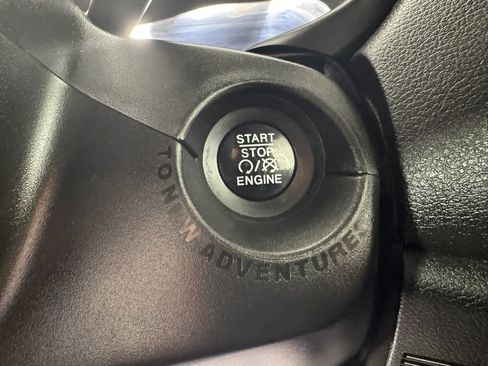 Used 2018 Jeep Renegade Trailhawk w/ UConnect 8.4 Nav Group AWD/4WD image 17