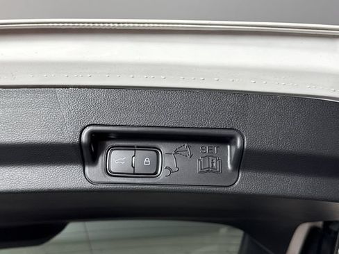 Used 2024 Ford Explorer XLT w/ Equipment Group 202A RWD image 20