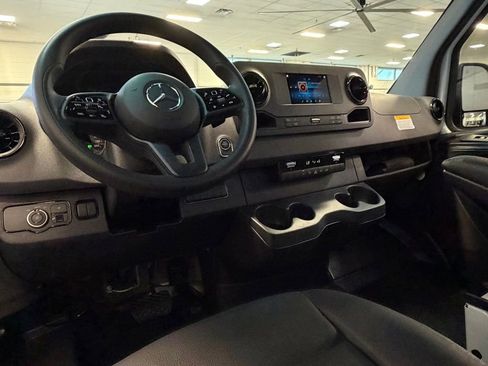 Used 2024 Mercedes-Benz Sprinter 2500 image 11