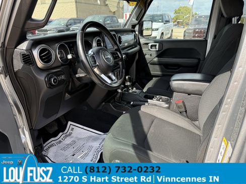 Used 2018 Jeep Wrangler Unlimited Sahara image 13