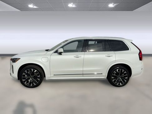 New 2026 Volvo XC90 T8 Plus image 2
