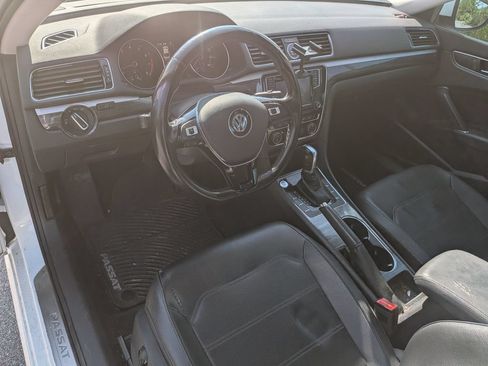 Used 2017 Volkswagen Passat 1.8T SE FWD image 10