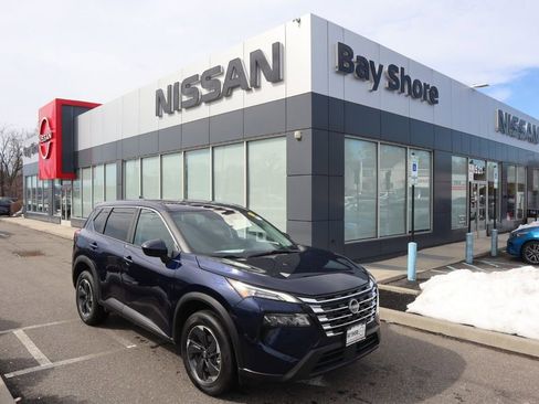 Certified 2025 Nissan Rogue SV AWD/4WD image 1