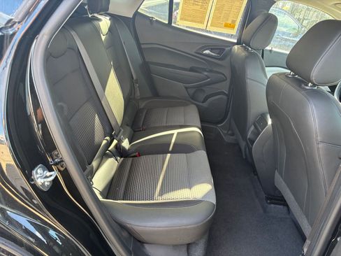 Used 2025 Chevrolet Trax LT image 24