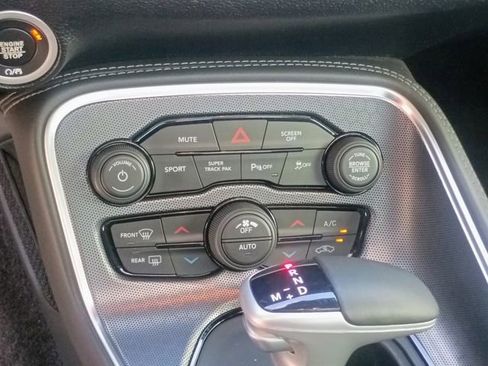 Used 2017 Dodge Challenger R/T Scat Pack w/ Leather Interior Group RWD image 40