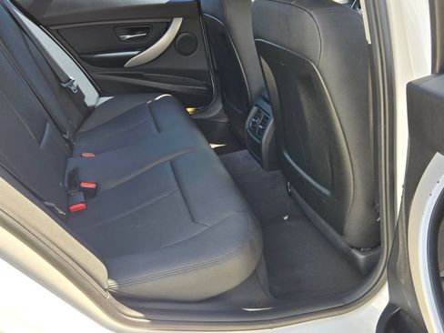 Used 2018 BMW 320i Sedan RWD image 15