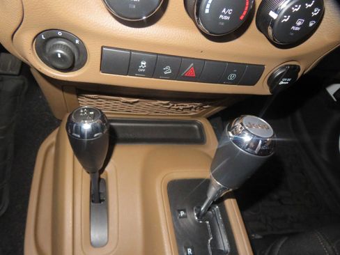 Used 2017 Jeep Wrangler Unlimited Sahara w/ Dual Top Group AWD/4WD image 48