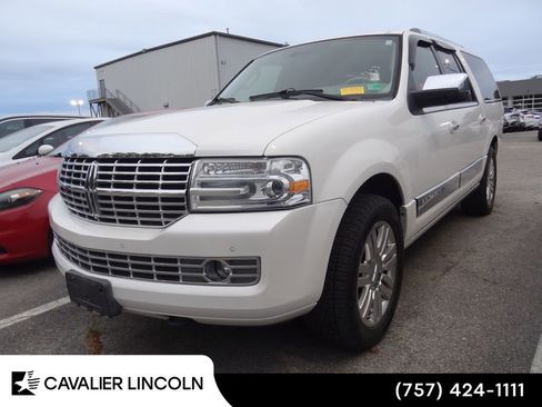 Used 2012 Lincoln Navigator L 2WD image 3