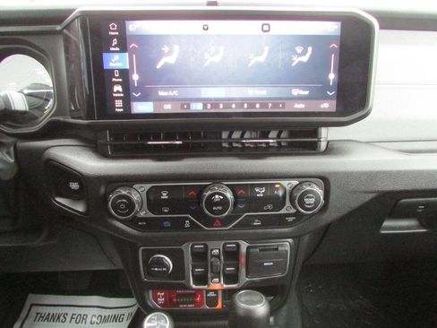 Used 2024 Jeep Wrangler Unlimited AWD/4WD image 9