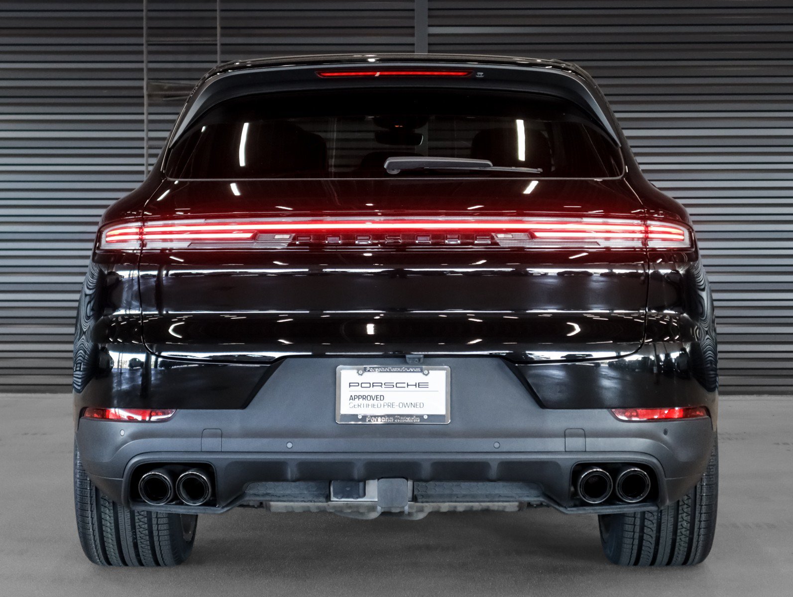 Certified 2024 Porsche Cayenne w/ Premium Package AWD/4WD image 9