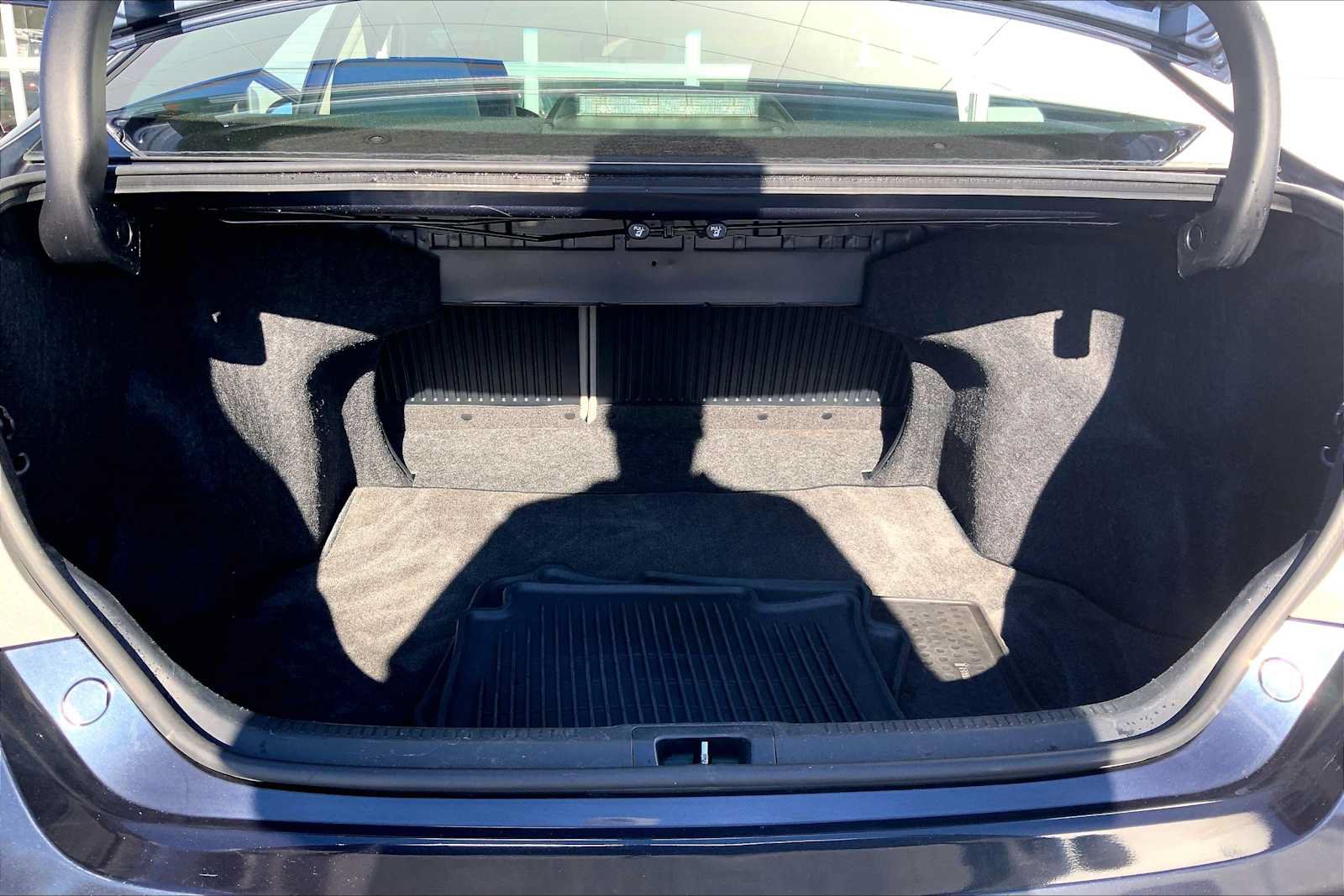 Used 2015 Toyota Camry LE FWD image 32