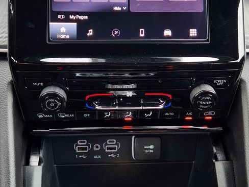 New 2025 Jeep Grand Cherokee L Laredo image 16