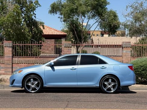 Used 2012 Toyota Camry LE FWD image 3