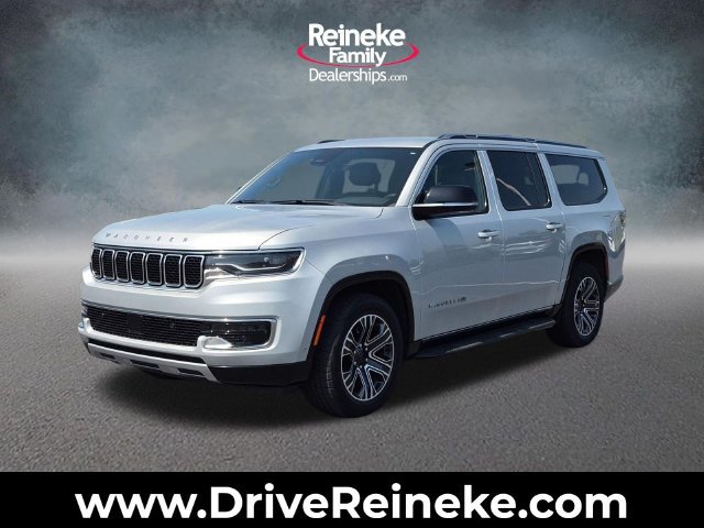 Used 2024 Jeep Wagoneer L Series II w/ Flexible Seating Group AWD/4WD image 1