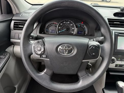 Used 2013 Toyota Camry LE FWD image 12
