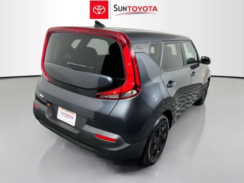 Used 2022 Kia Soul LX image 4