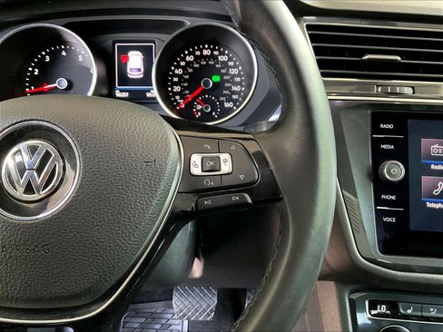 Used 2018 Volkswagen Tiguan SE w/ Panoramic Sunroof Package FWD image 12