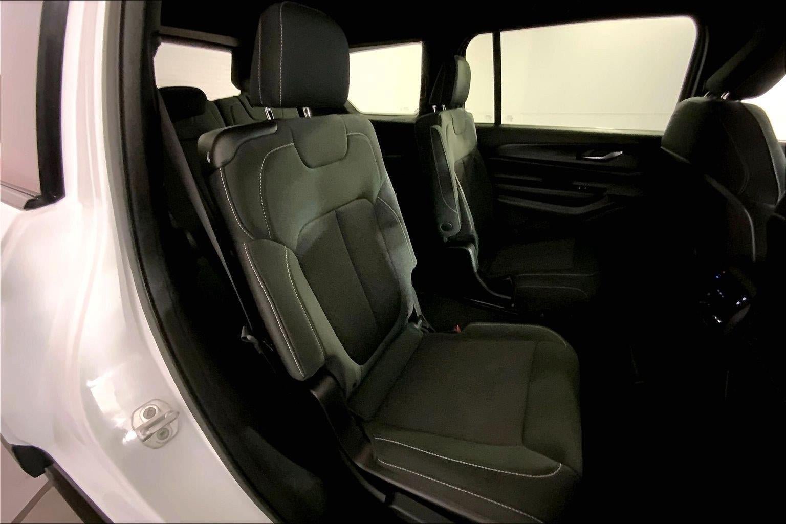 Used 2025 Jeep Grand Cherokee L Laredo w/ Luxury Tech Group I AWD/4WD image 23