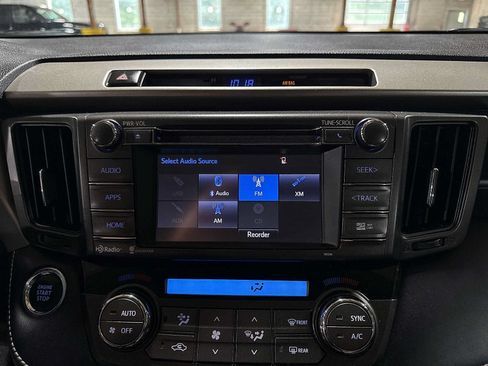 Used 2015 Toyota RAV4 Limited AWD/4WD image 21