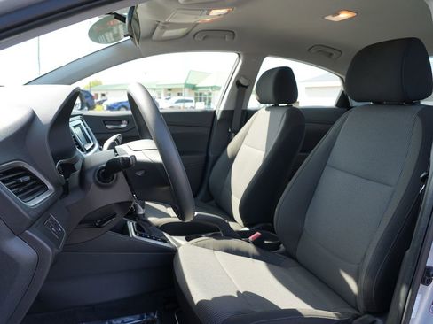 Used 2021 Hyundai Accent SE FWD image 12