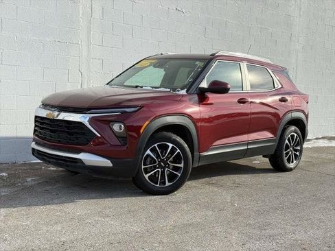 Used 2025 Chevrolet TrailBlazer LT image 1