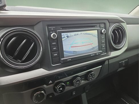Used 2017 Toyota Tacoma 4x4 Double Cab image 17