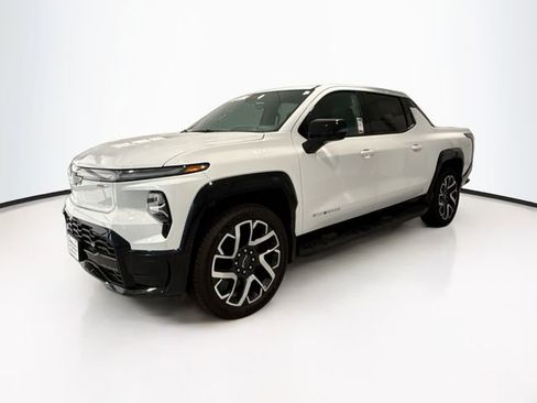 New 2025 Chevrolet Silverado EV RST AWD/4WD image 3