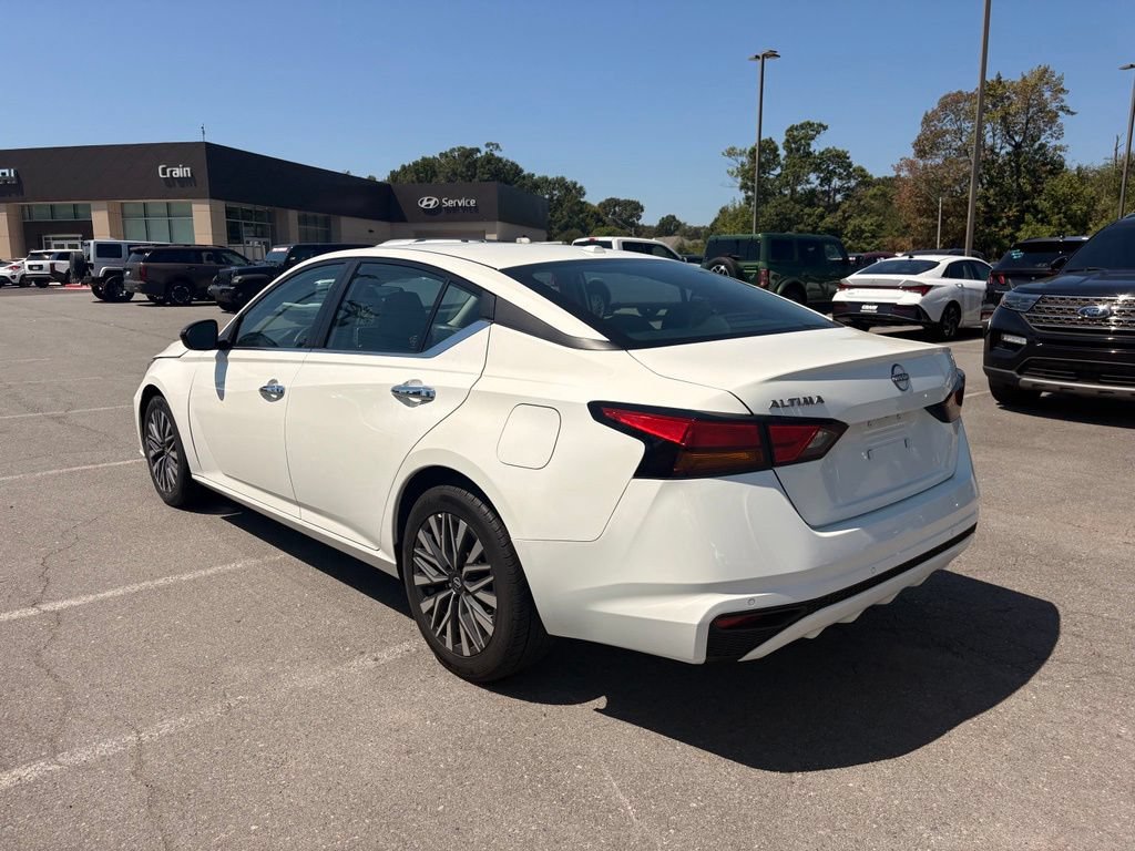 Used 2025 Nissan Altima 2.5 SV FWD image 5